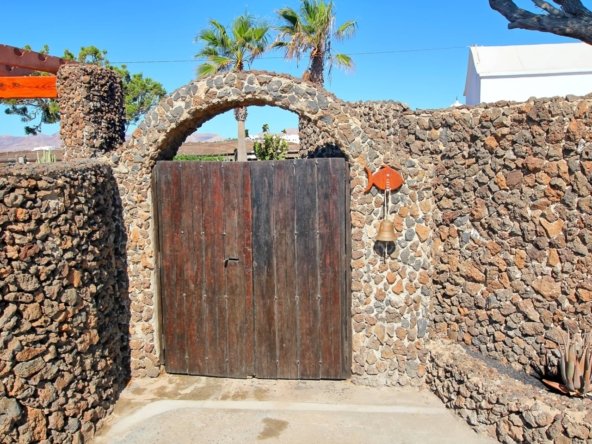 Villa Kura - 3 Bedroom Villa - Puerto del Carmen - Lanzarote - Front Gate