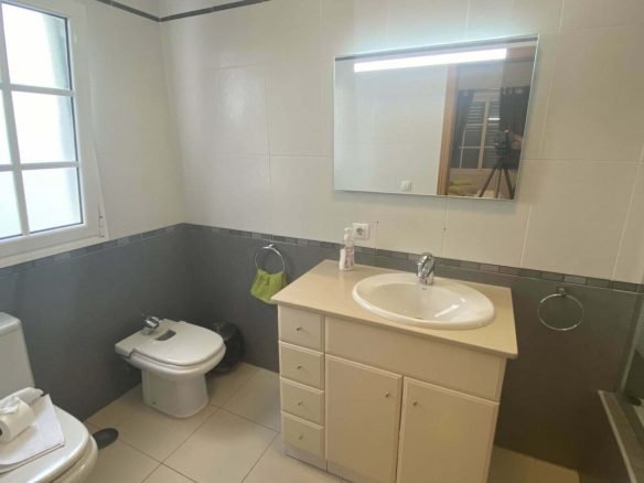 Tiempo - Front Double Bedroom - Ensuite Bathroom