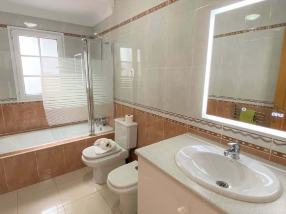 Tiempo - Downstairs - General Bathroom