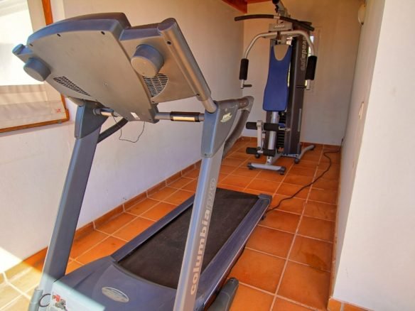 Tiempo - Gym Area - Weight Bench - Running Machine