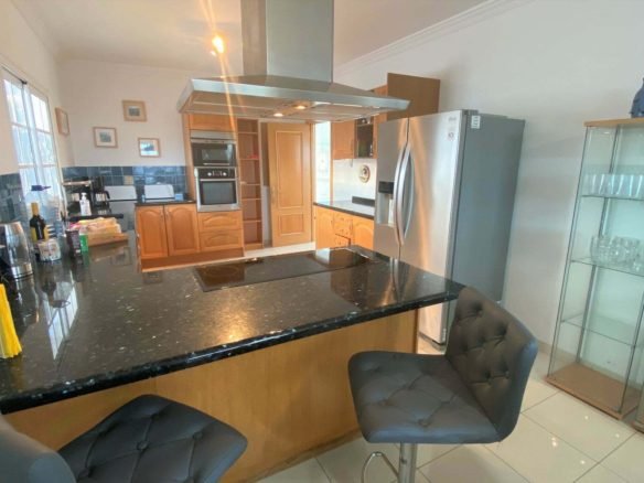 Tiempo - Fully Fitted Kitchen - Breakfast Bar