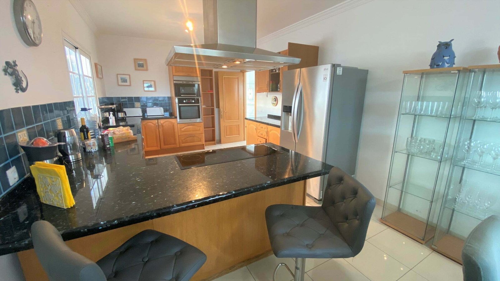 Tiempo - Fully Fitted Kitchen - Breakfast Bar