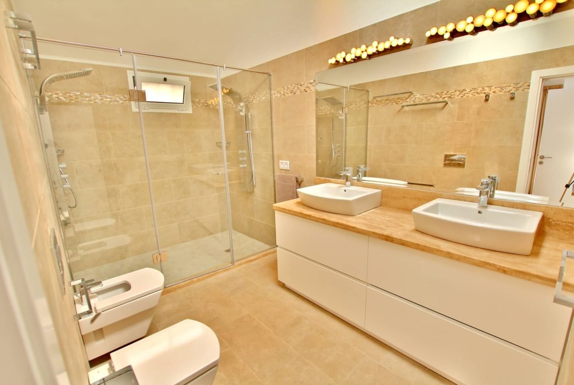 The Lodge - Master Bathroom - Sleeps 6 - Los Mojones - Lanzarote