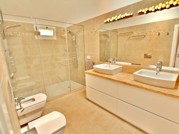 The Lodge - Master Bathroom - Sleeps 6 - Los Mojones - Lanzarote