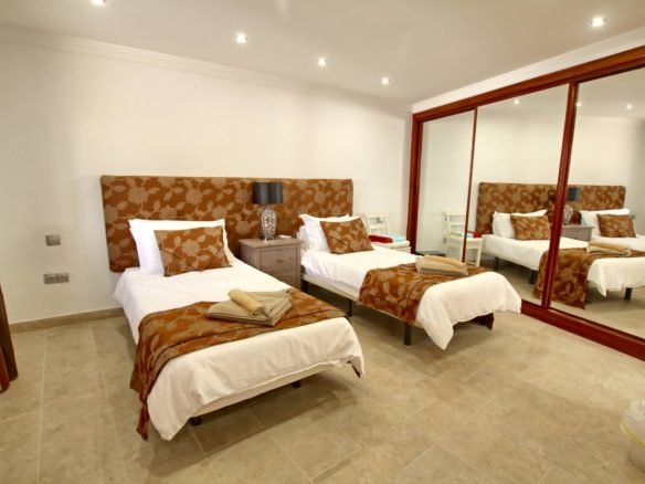 The Lodge - Lanzarote - Twin Bedroom