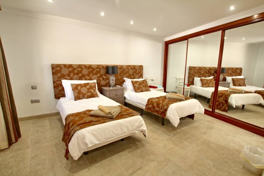 The Lodge - Lanzarote - Twin Bedroom
