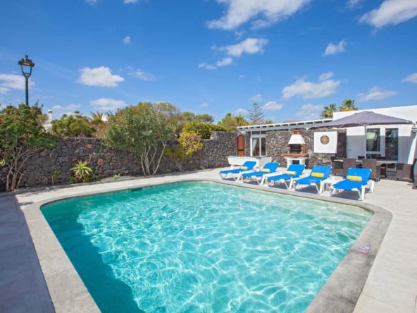 Casa Cristal - Terrace Area With Sun Loungers - Private Salt Water Swimming Pool