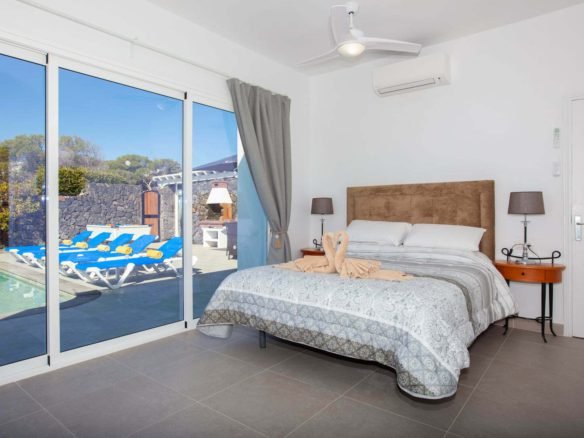 Casa Cristal - Master Bedroom - King Sized Bed & Ensuite