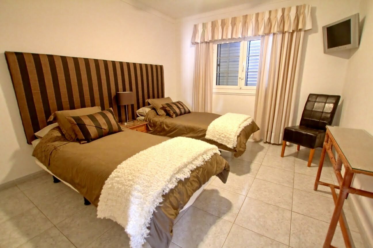 Villa Del Sueno - Twin Bedroom With Two Single Beds