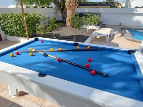 Villa Joel - American Pool Table