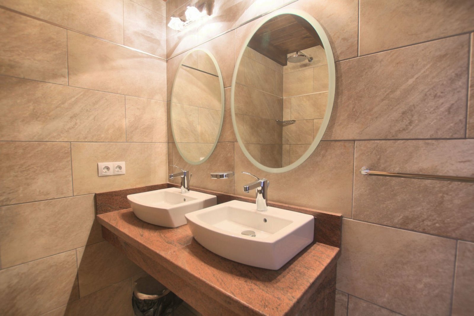 Villa Joel - Lanzarote - Twin Wet Room Mirrors