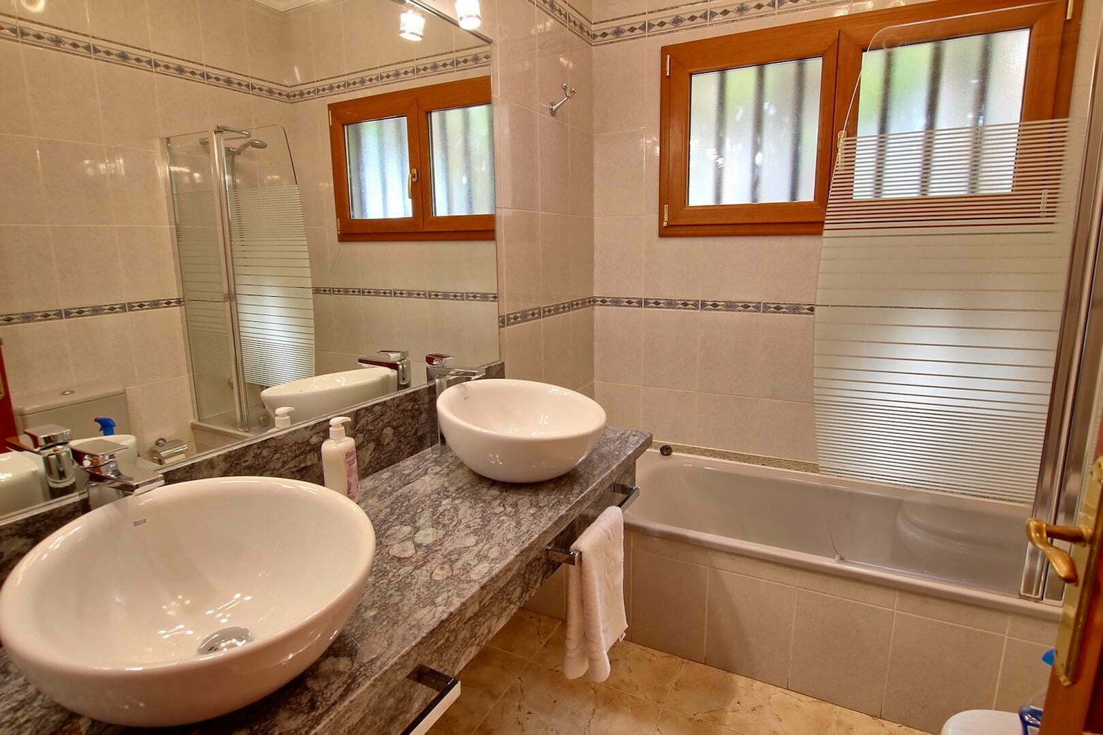 Villa Rosso - 3 bedroom Villa - Seperate Bathroom