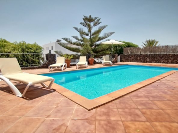 Villa Rosso - Private Outdoor Heated Swimming Pool