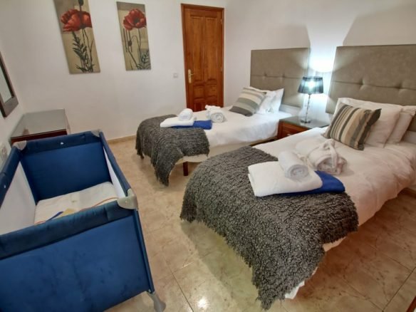 Villa Rosso - Twin Bedroom