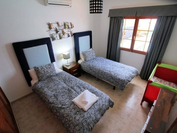 Villa Rosso - Twin Bedroom