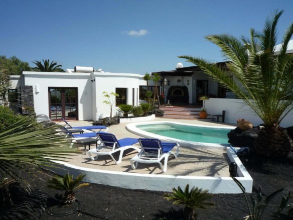 Villa Verano - 3 Bedroom Villa - Sleeps 6 Guests - Puerto del Carmen - Lanzarote - Terrace Area