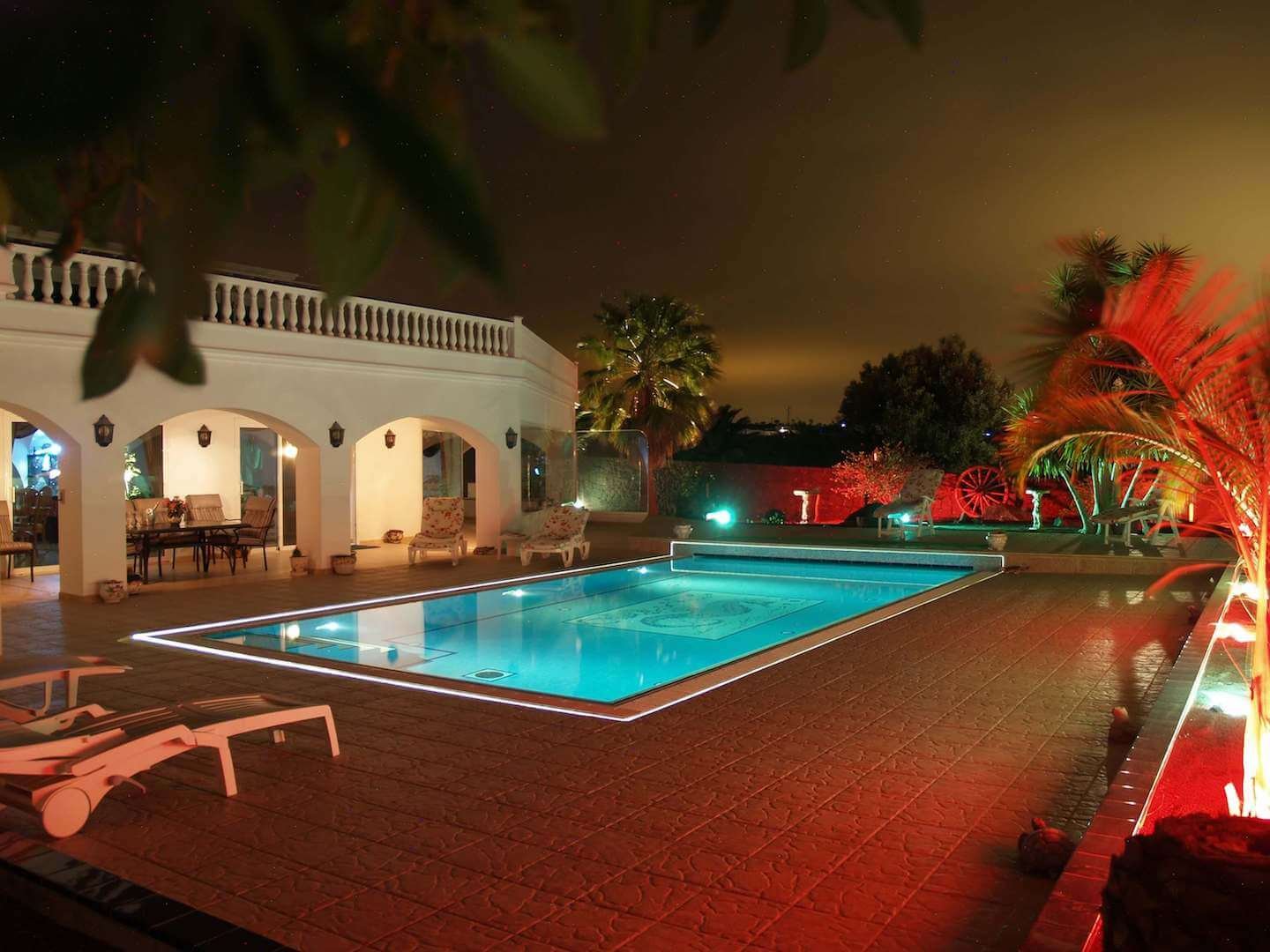 Mansion De Arcos - Puerto Calero - Heated Swimming Pool - Night Time-