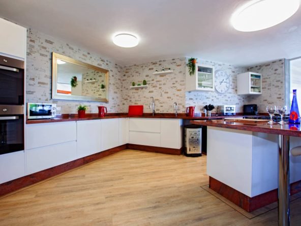 Large Fully Fitted Kitchen - Villa Paraiso - 10 Bedroom Villa - Lanzarote