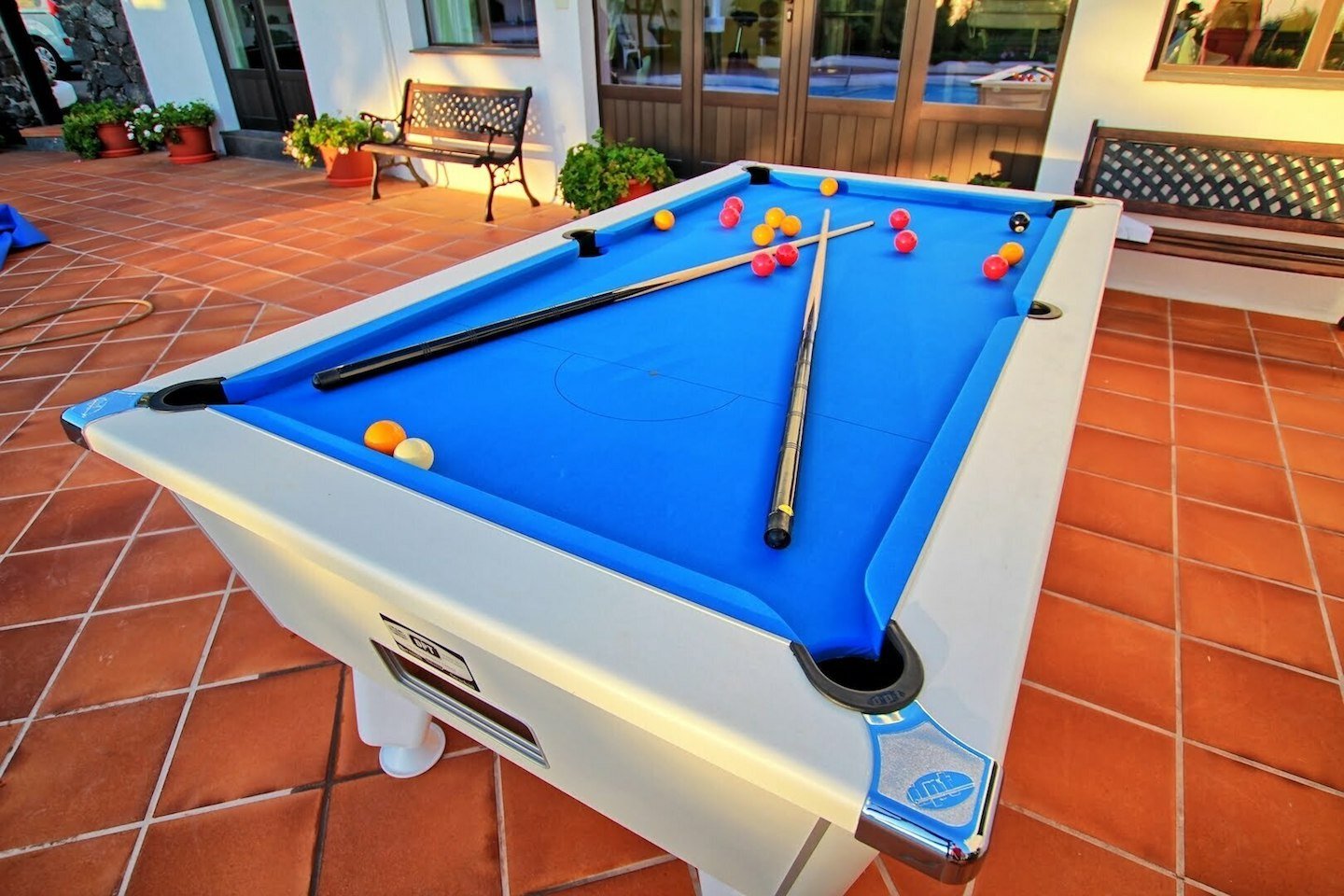 Villa Olivina - Lanzarote - Pool Area with American Pool Table