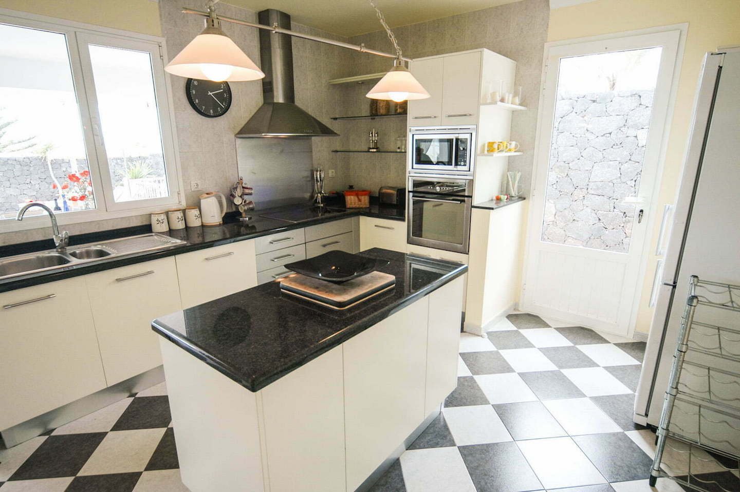 Villa Sama - Puerto Calero - Lanzarote - 4 Bedrooms - 3 Bathrooms - Sleeps 8 Guests - Fully Fitted Kitchen