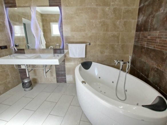 Villa Chic - Bathroom