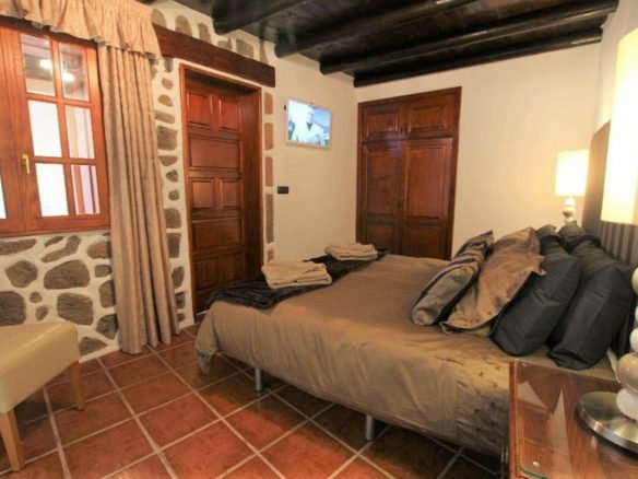 Villa Chic - Master-bedroom-2