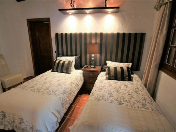 Villa Chic - Twin Bedroom