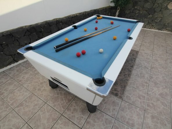 Villa Del Sueno - Outdoor American Pool Table