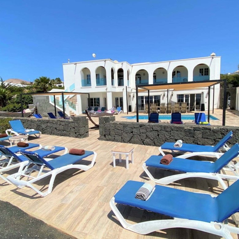 Villa Palacete - Sleeps 20 - 9 Bedroom Villa - Guime - Lanzarote - Front Terrace