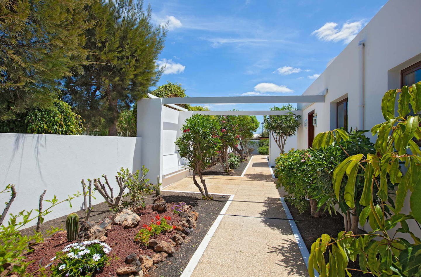 Villa Cartaphilus - 6 Bedroom Villa - Los Mojones - Garden and Path