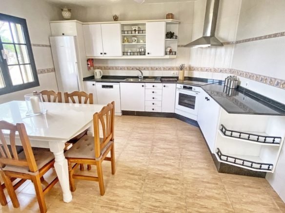Villa Eileen - kitchen