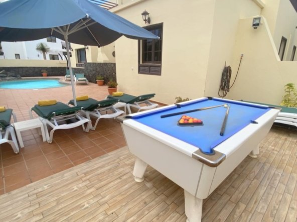 Villa Eileen - pool table terrace