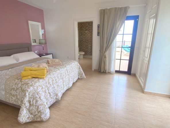 Villa Eileen - primary bed 2