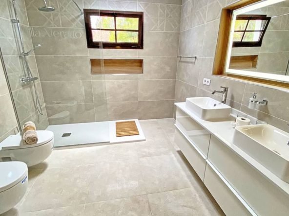 Villa Verano - General shower room_easyHDR-interior2