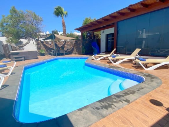 Villa Encantada - 3 Bedroom Villa - Swimming Pool