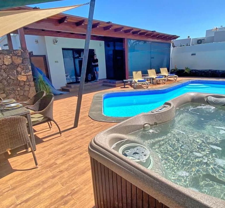 Villa Encantada - 3 Bedroom Villa - Swimming Pool & Hot-tub Jacuzzi