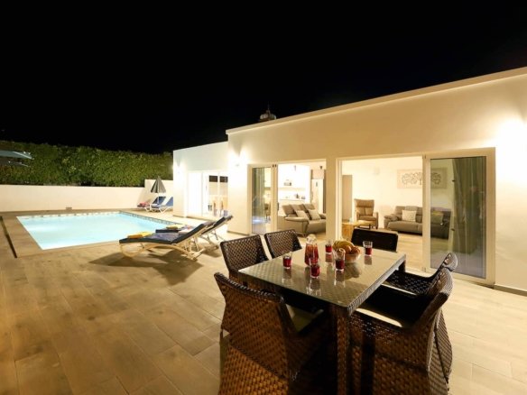 Casa Juliet - Swimming Pool at Night - Dining Area