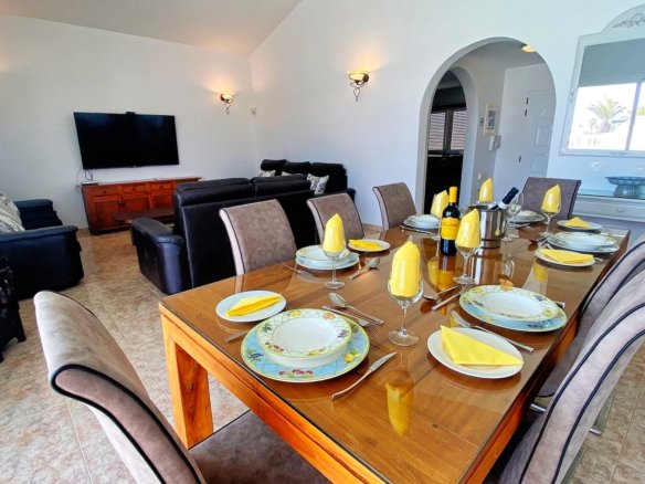 Villa Estrella - Dining Area
