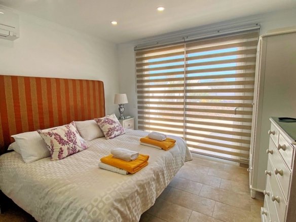 Villa-Estrella-Primary-bed