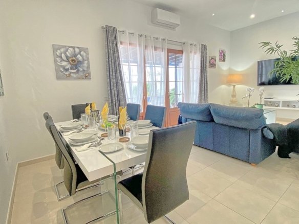 Perlita - Dining Area 3
