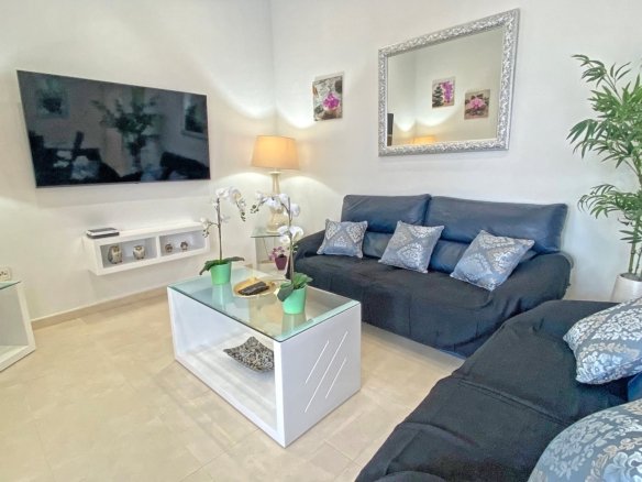 Perlita - Lounge Area with plenty of seating