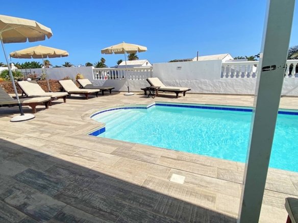 Villa Estrella - Terrace and Swimming Pool 2