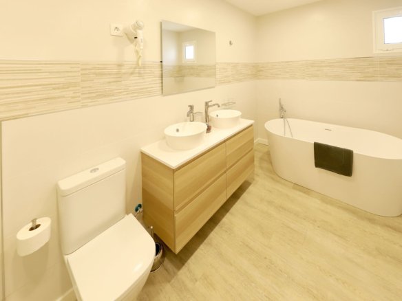 El Cielo-Bathroom-1-3
