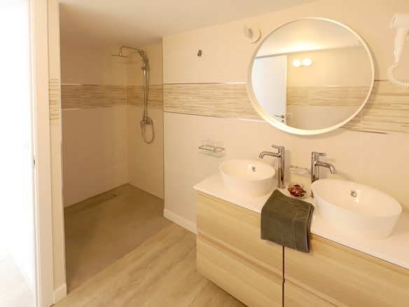 El Cielo-Bathroom-1-3