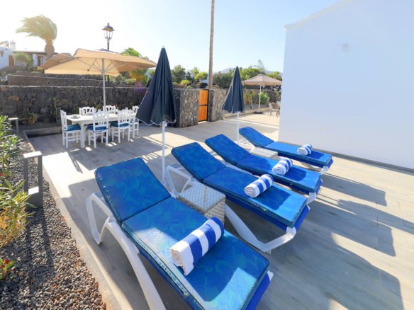 Villa El Cielo - Terrace - Sun Loungers