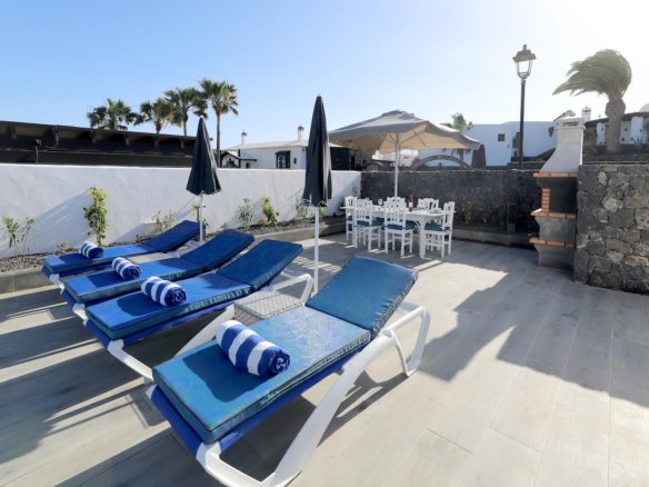 Villa El Cielo - Terrace - Sun Loungers