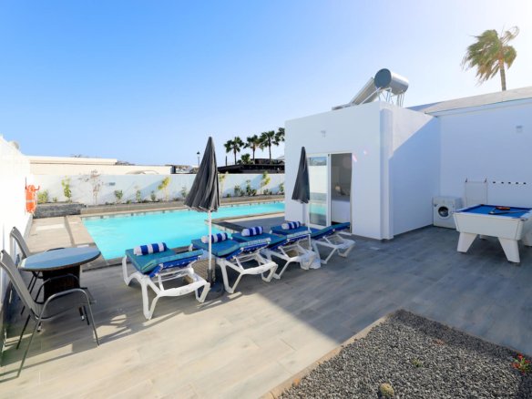 Villa El Cielo - Terrace - Sun Loungers