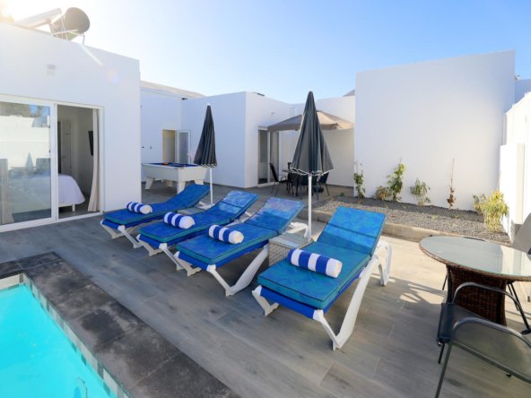 Villa El Cielo - Terrace - Sun Loungers