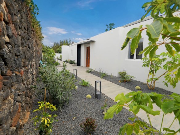Casa El Paraiso - Puerto del Carmen - Lanzarote - Expansive Gardens