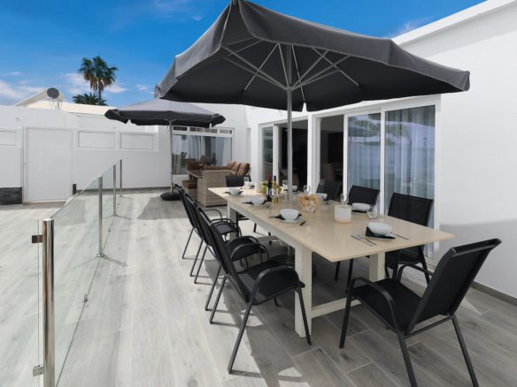Casa El Paraiso - Puerto del Carmen - Lanzarote - Dining Area On Terrace
